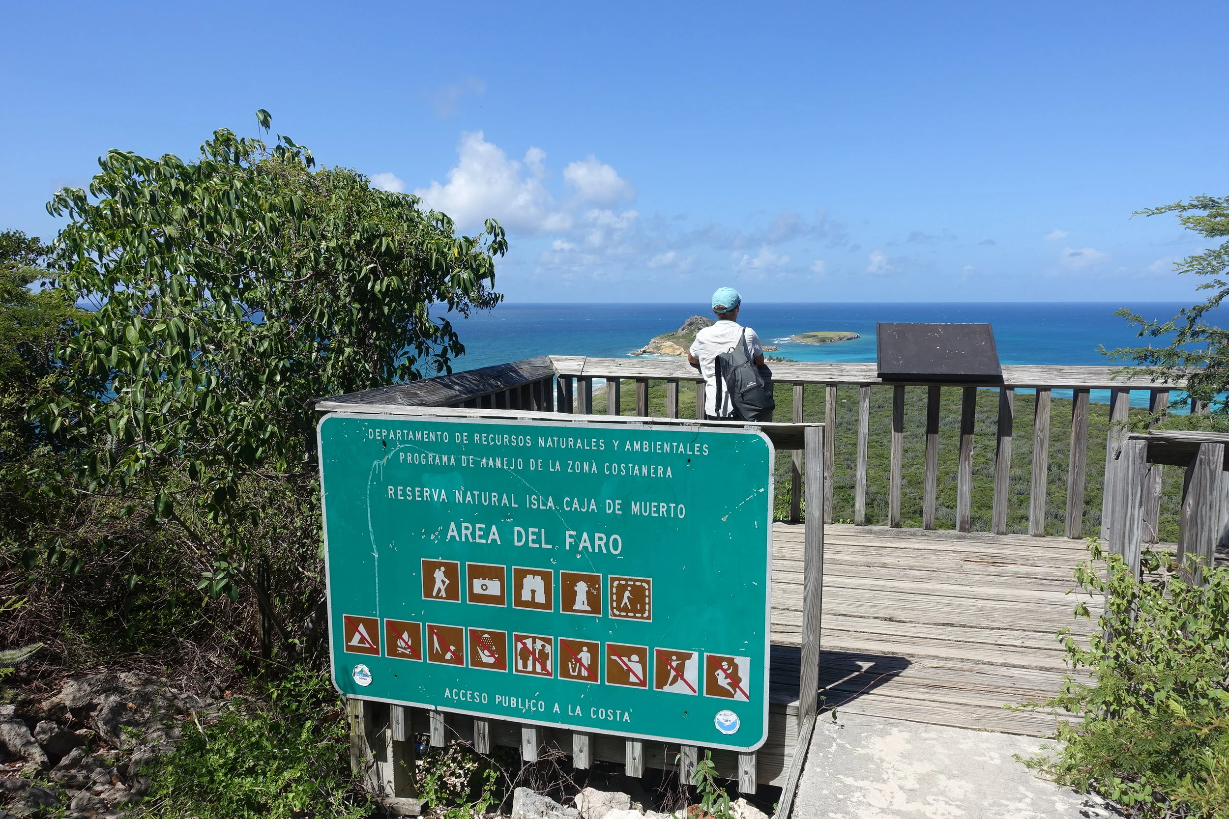 Isla caja de muerto from the lighthouse