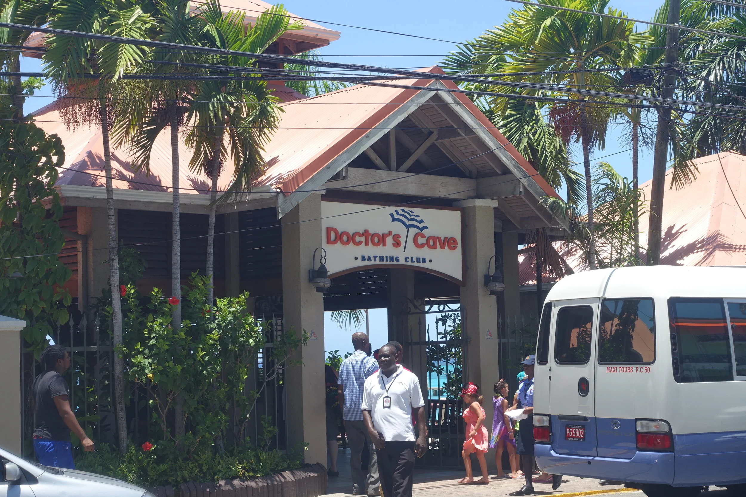 entrance to doctors cave beach