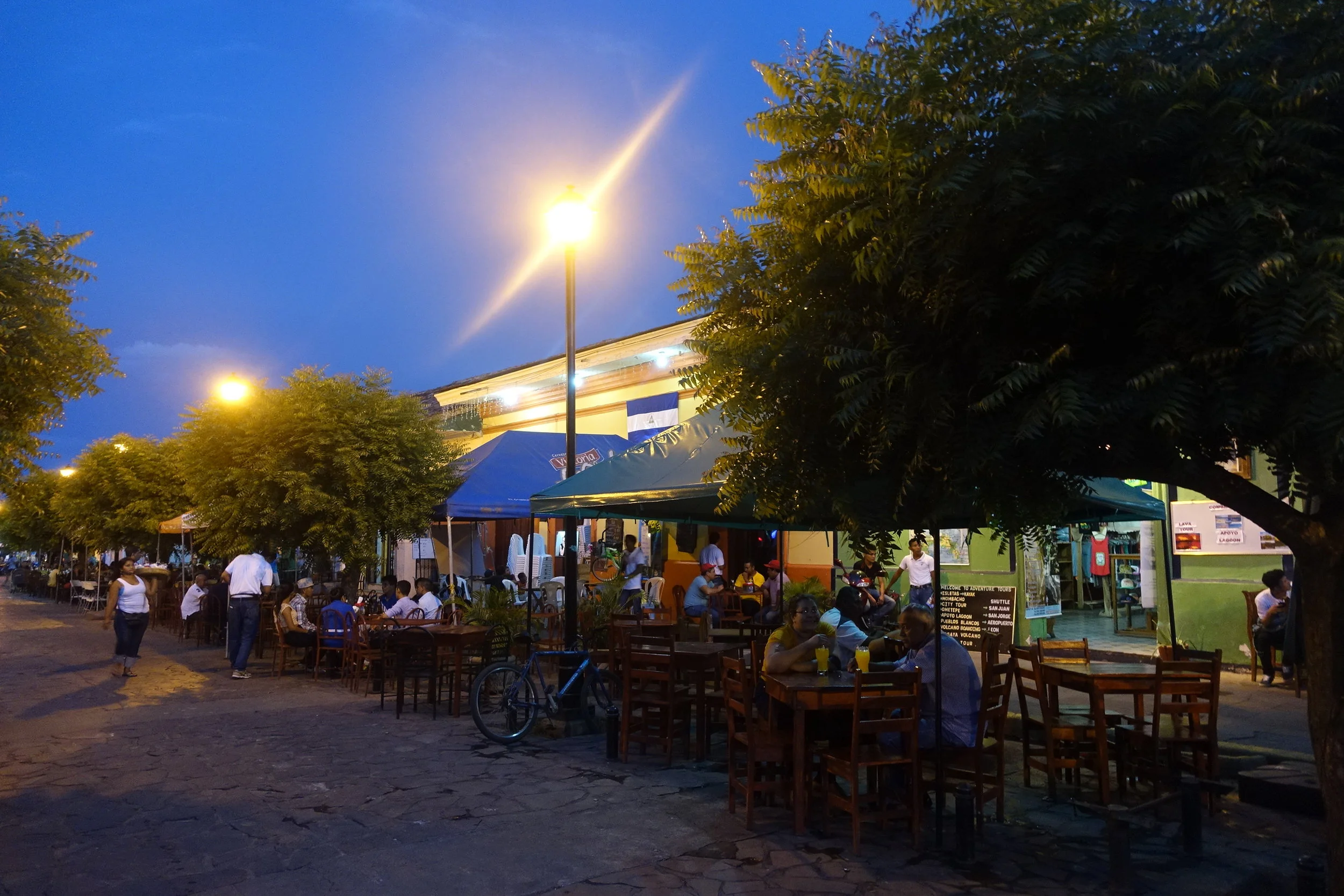 calle la calzada restaurant strip
