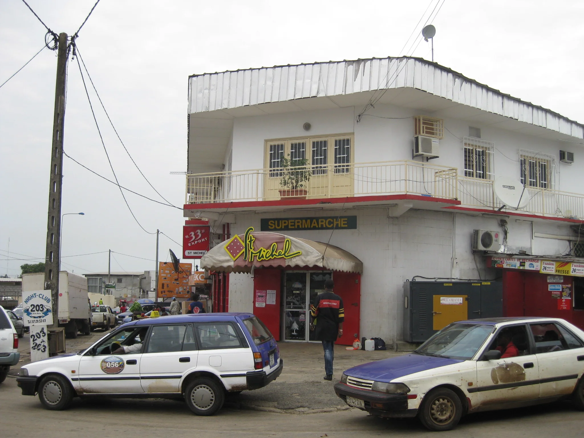 this supermarket in libreville has air conditioning. we spent a bit of time there. they also had very good baguettes.