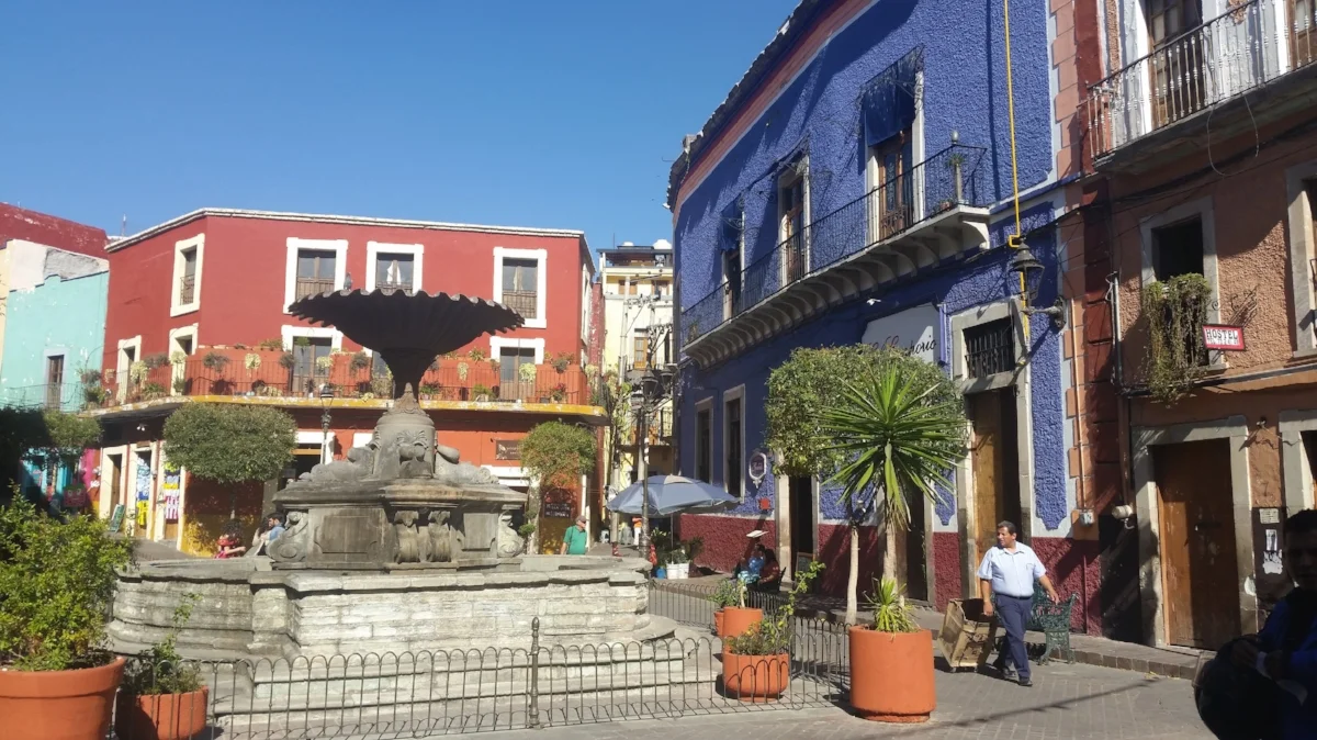 plaza del baratillo with its florentine fountain