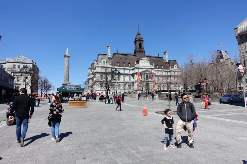 montreal's statue of nelson in the place jacques-cartier,, old city