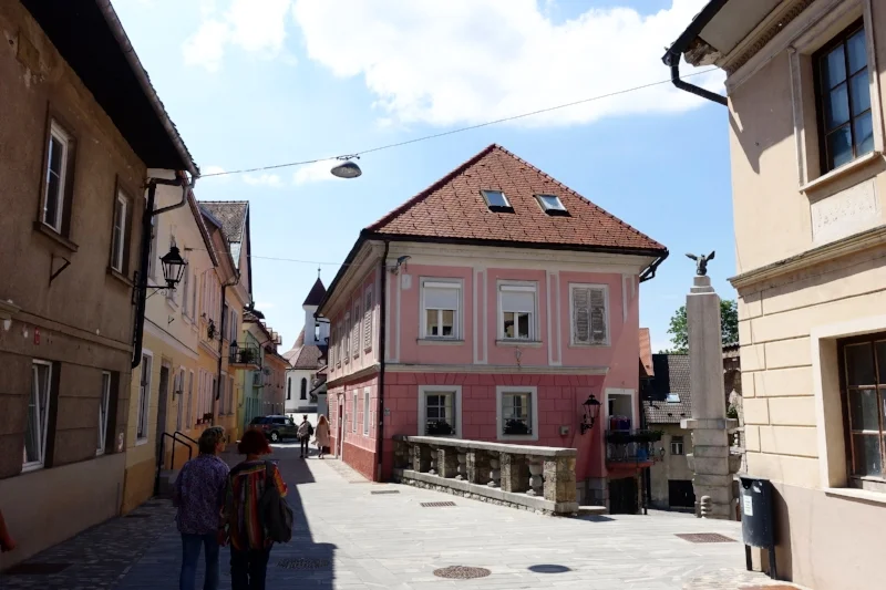 strolling kranj