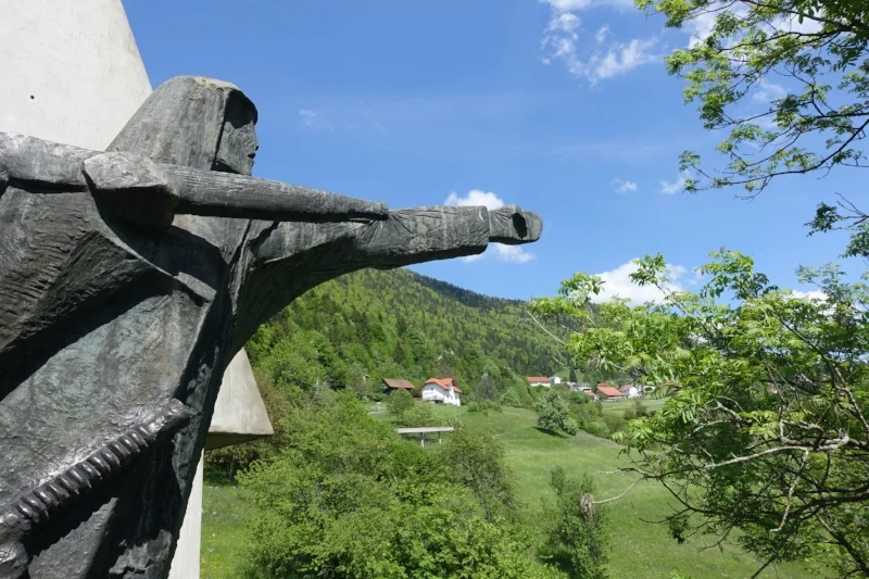 memorial to those who died fighting in Drazgose
