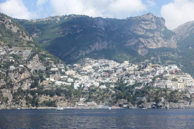 coming into positano