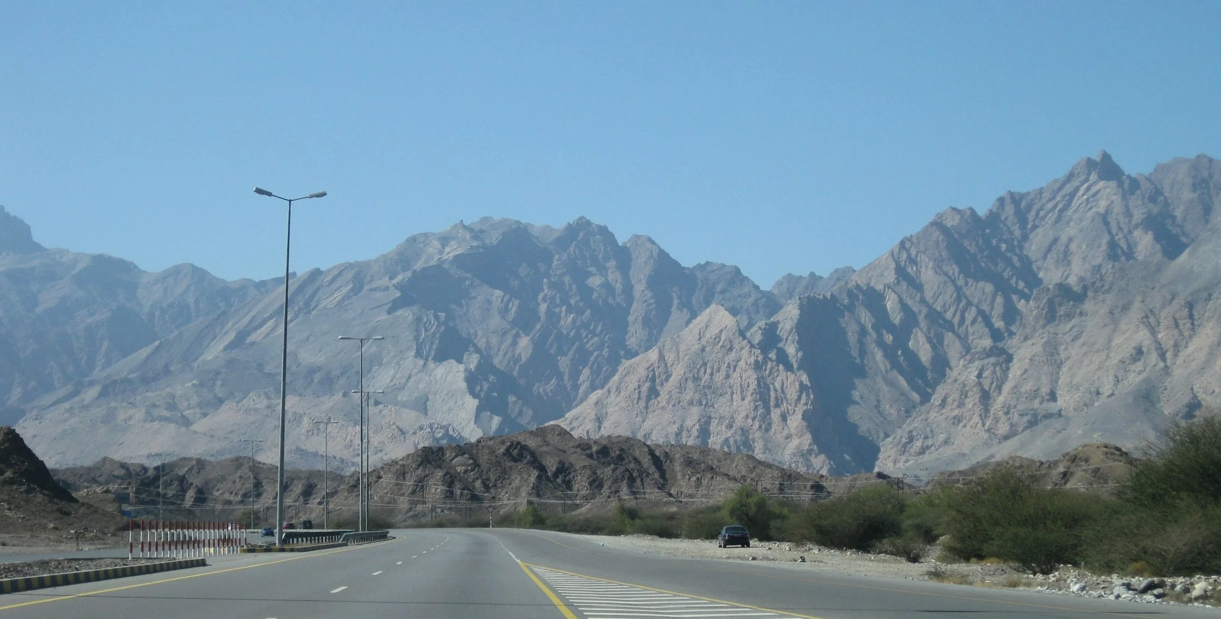 the highway to nizwa from muscat