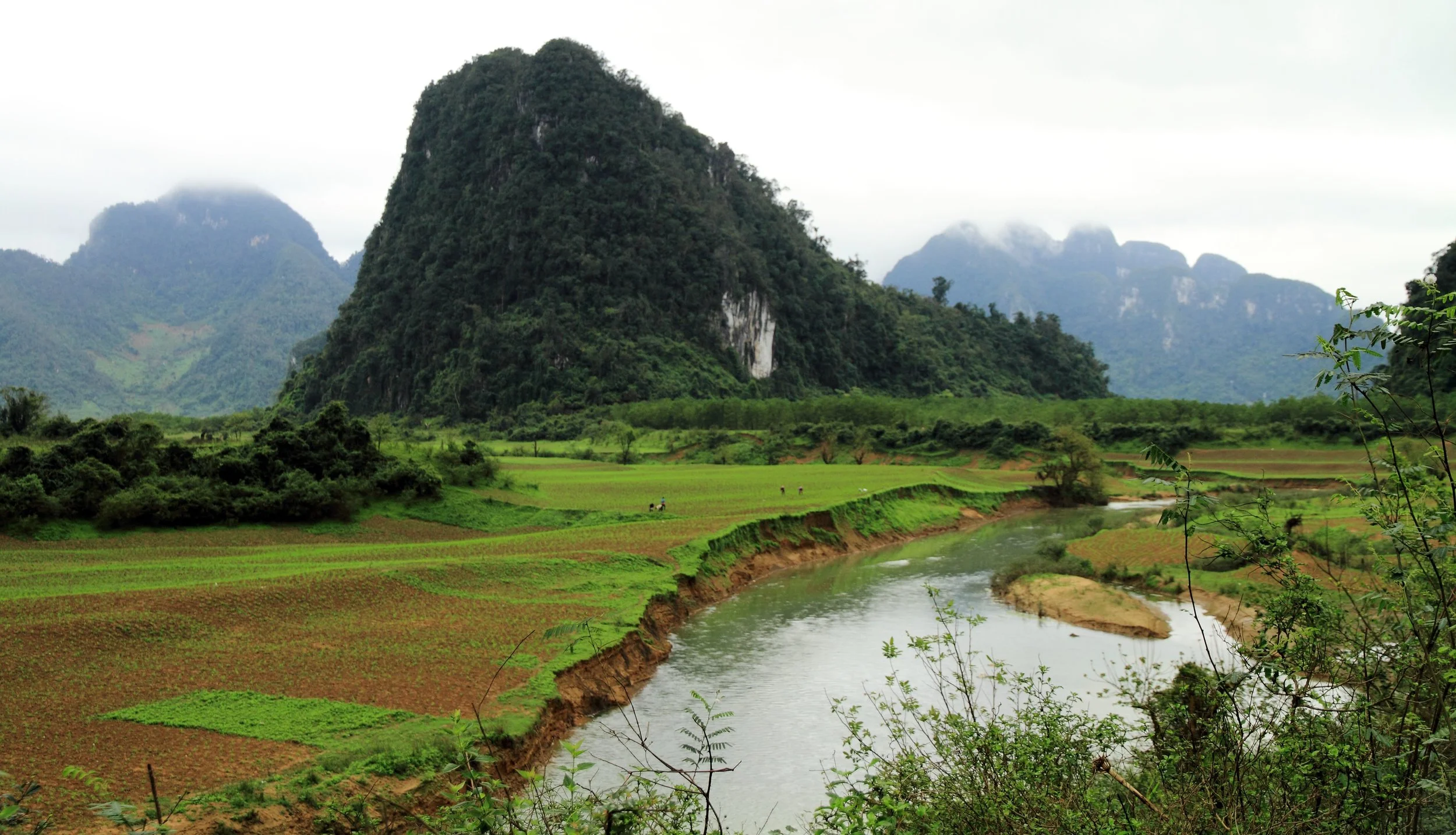 tan hoa, tu lan cave region