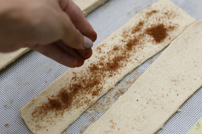 Sprinkle a generous amount of the brown sugar and cinnamon mixture you've just made.