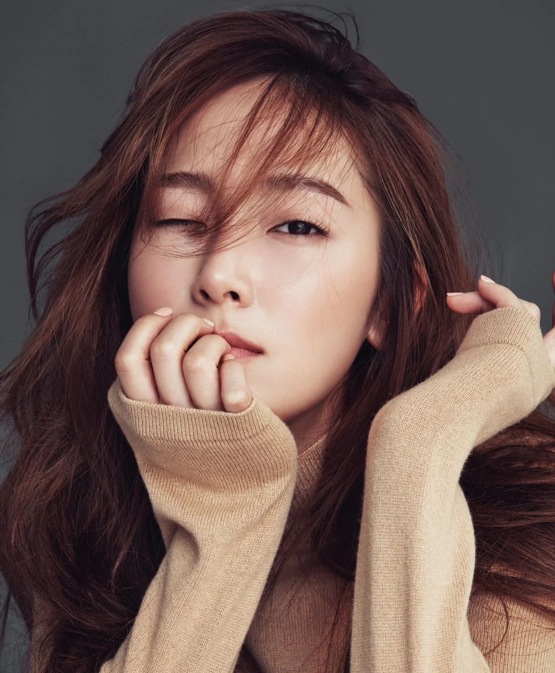 From: https://www.kpopmap.com/photo-jessica-jung-for-cosmopolitan-march-2017-issue/