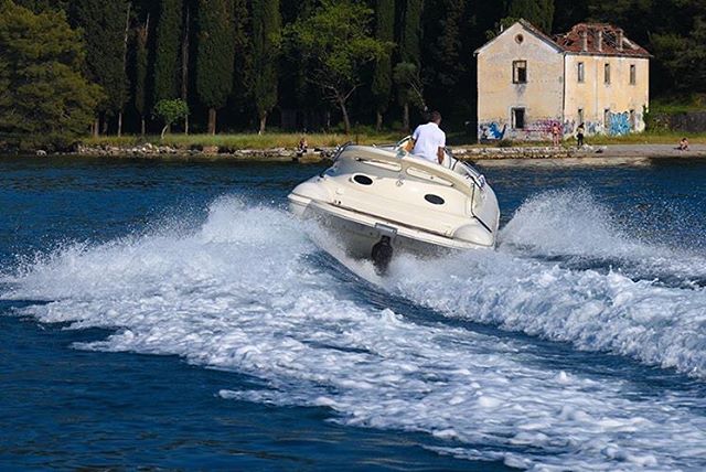 Boating season is almost over, hurry up and book a boat to enjoy sunny days to the fullest! 🌊⚓️☀️🛥 #montenegro🇲🇪 #boatcharter #boats #bokabay #kotor #tivat #portomontenegro #hercegnovi #speedboats