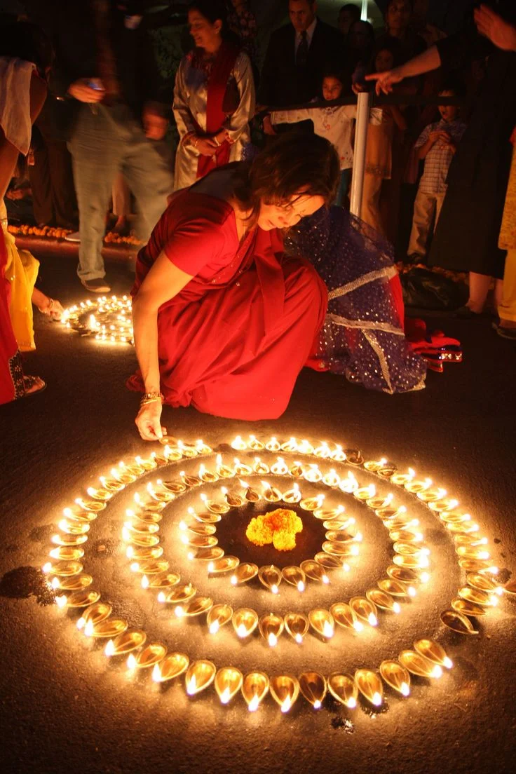  Lighting diyas. Image from Pinterest.
