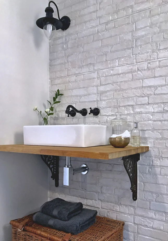 BATHROOM1.jpg