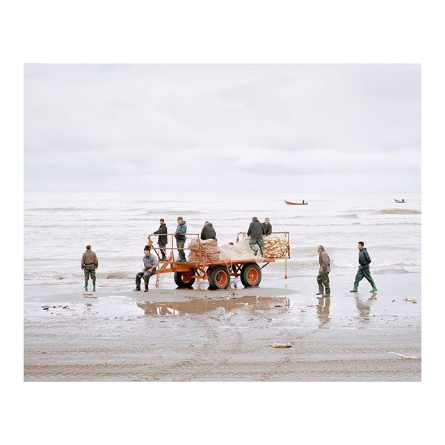 Still one of my favourites from my trip to Iran back in 2016. Fishermen waiting for their nets to be brought in on the Caspian Sea in the north of the country.

#iran #mediumformat #portra400 #tbt