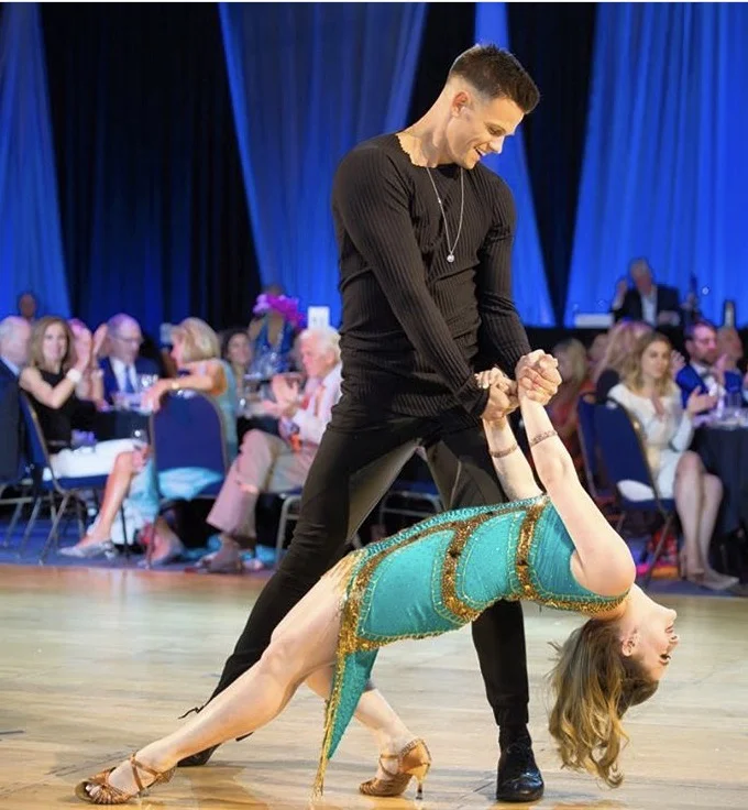 "Arranca En Fa" Salsa for Dancing Stars of Atlanta I had the honor of being one of the professional dancers for the 2017 Dancing Stars of Atlanta, benefitting Alzheimer's Association. With my partner, Nick Hagelin ("The Voice" top 10 finalist season 10), I choreographed and performed a spicy salsa routine! Performed at the Cobb Galleria in 2017.