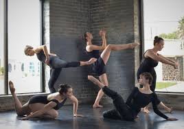 modern dancers.jpeg