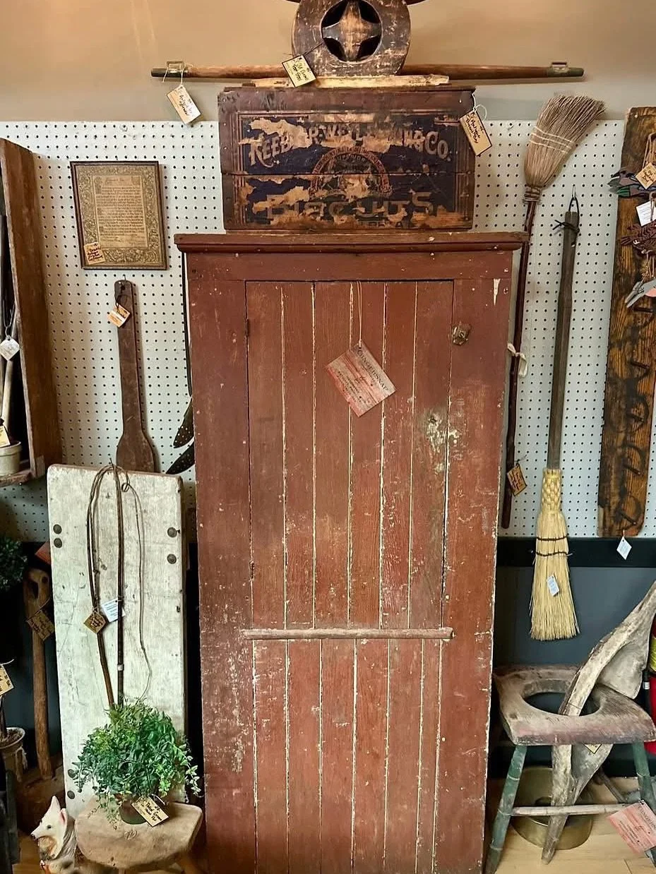 So many great things have been making their way into the mall! Stop by to check them out
Don&rsquo;t forget we ship!!
OPEN 
Saturday 10-6
Sunday 11-5

#antiques #antique #antiquing #primitive #vintage #signage #glassware #midcenturymodern #handmade #
