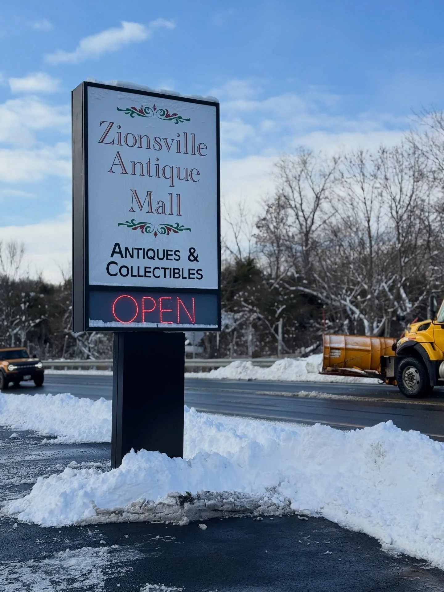 We are OPEN!!! Thanks to all those out there plowing and shoveling! 

OPEN Sunday&rsquo;s 11-5🎅🏻 

#antiquing #antiques #antique #primitive #vintage #midcenturymodern #handmade #collectibles #snowday #open #thingstodo #lehighvalleypa #buckscountypa