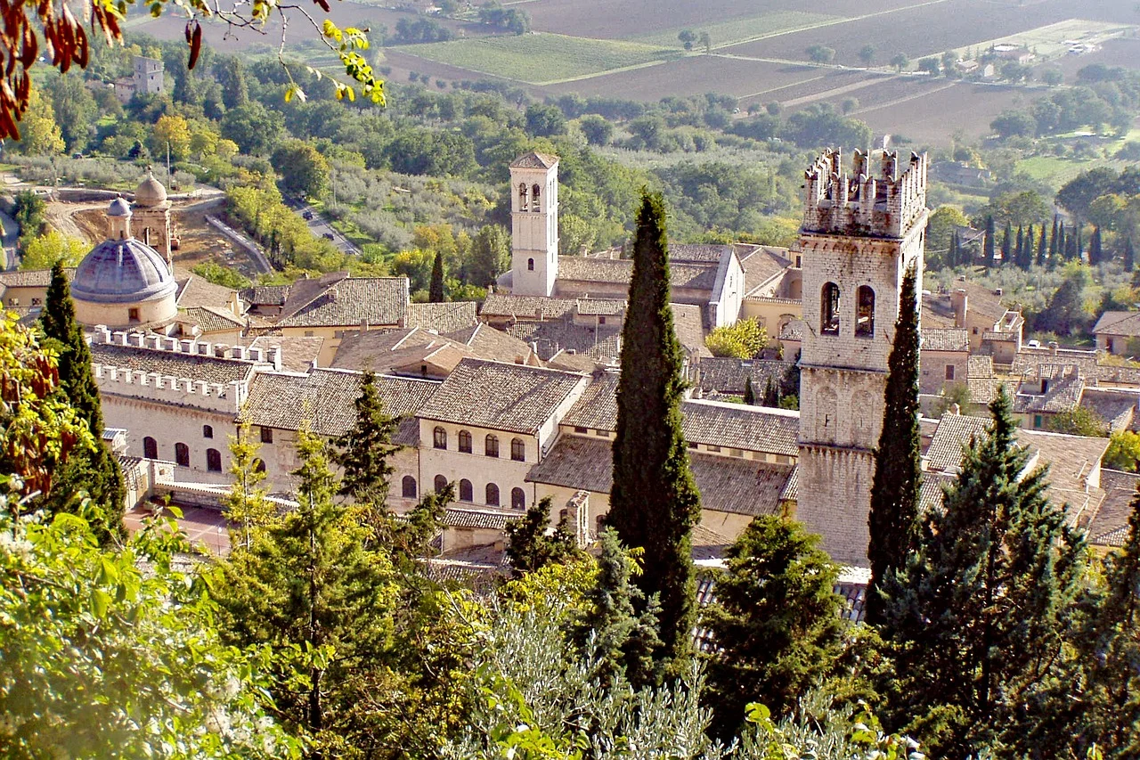 Assisi_Tower and Landscape_1280.jpg