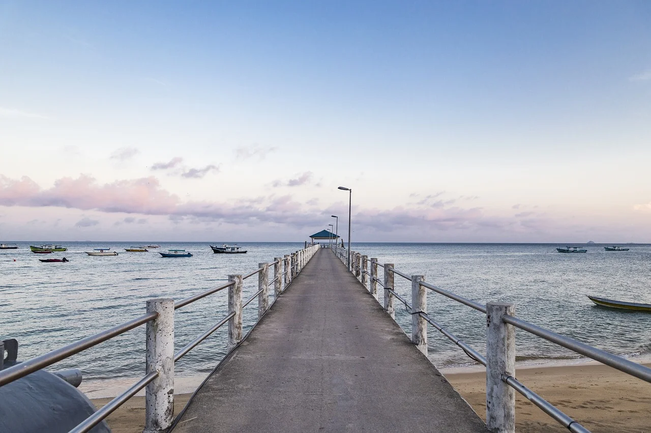 Jetty Sea and Sky_1280.jpg