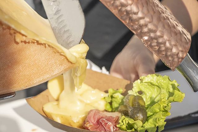 L'hiver arrive, mais nous avons une bonne nouvelle pour vous : la saison de la raclette, de la fondue et du vin chaud est bient&ocirc;t ouverte ! 🧀
.
.
.
.
.
.
.
.
.
.
.
.
#LeFoodCorner #FoodCorner #Food #Foodporn #event #events #evenementiel #trait