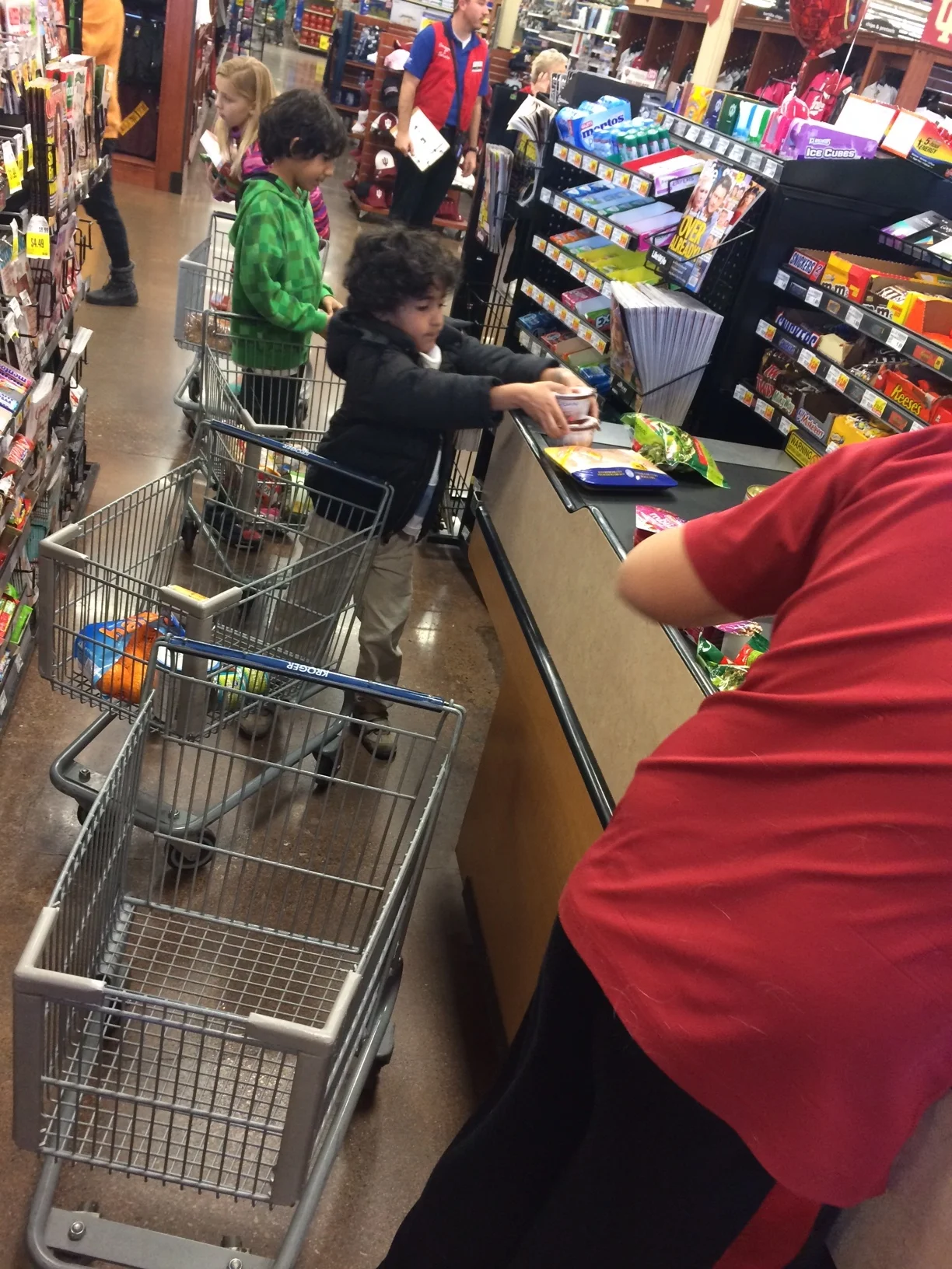 Teamwork at checkout