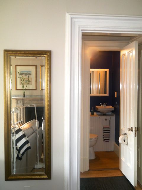 Livingroom, towards bathromm.jpg