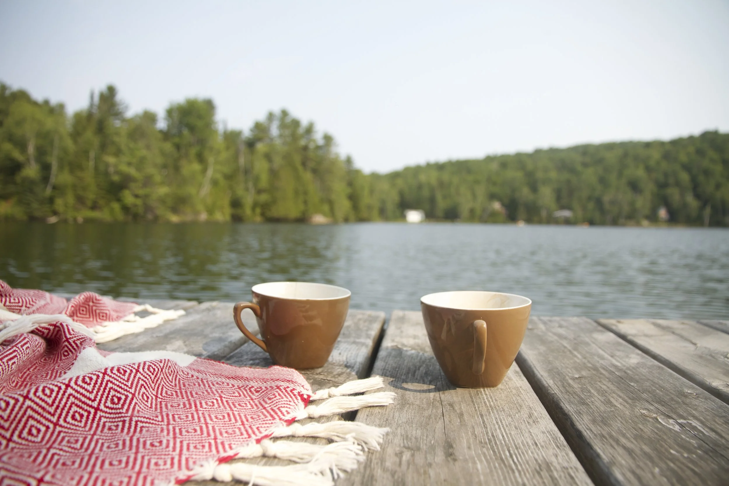 photodune-12141821-coffee-break-on-the-dock-by-the-lake-cabin-style-lifestyle-red-blanket-2-xl.jpg