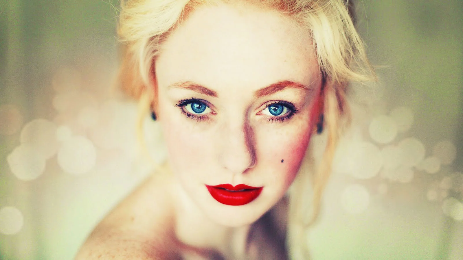 girl-blonde-red-lips-blue-eyes-photo-wallpaper-1920x1080.jpg