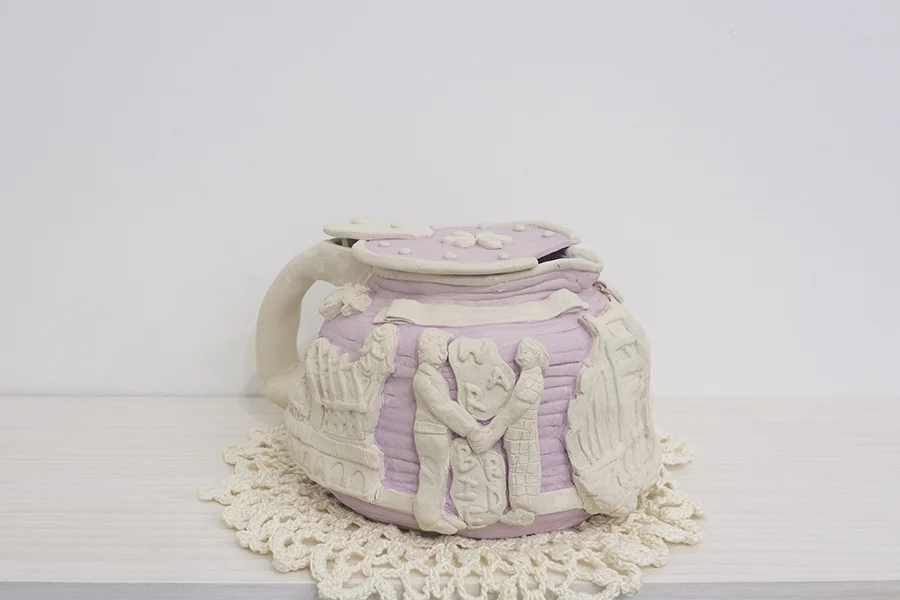coffee pot / Roena Chan (1919-1978), 2018 Glazed stoneware, mercerized cotton thread, epoxy, nail polish 