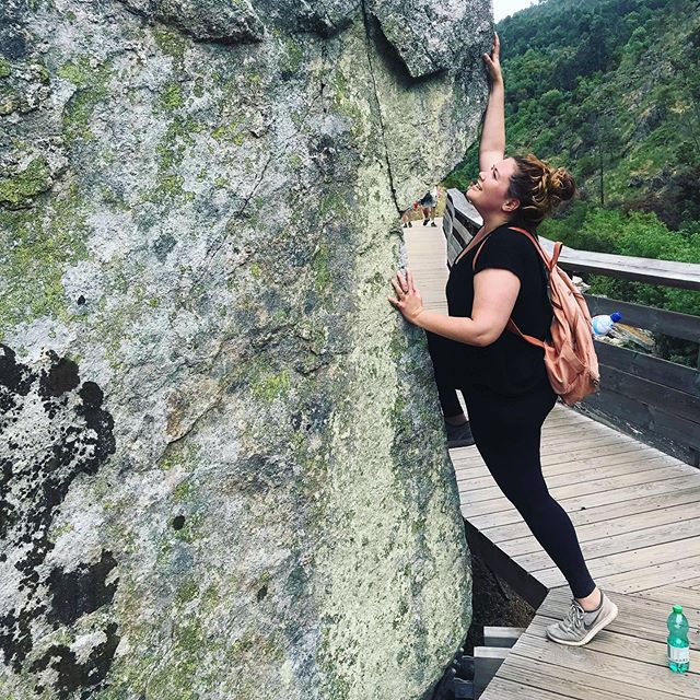 #tbt to me saying, &ldquo;make it look like I&rsquo;m actually scaling the rock!&rdquo; Nailed it. #thatsaniceboulder #moveoveralexhonnold #thankssteph