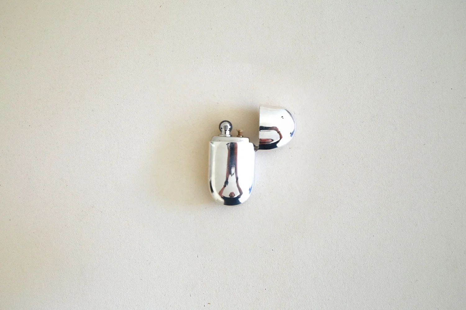 mistergreen_elsaperettilighter_silver_0001_Back.jpg