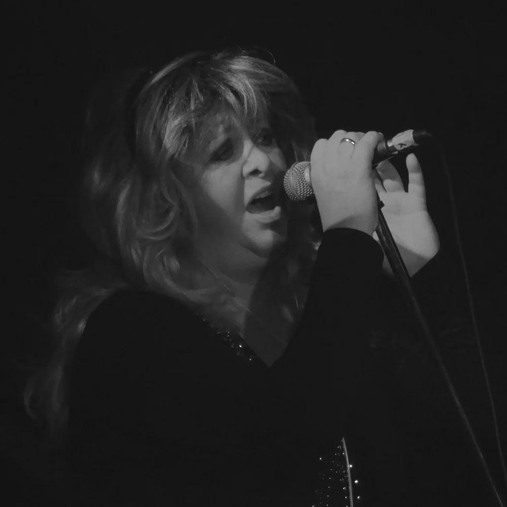 Lucy Fischer (NL) - Vocals