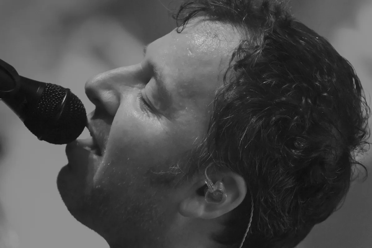 Mark Gillespie (UK) - Vocals, Guitar