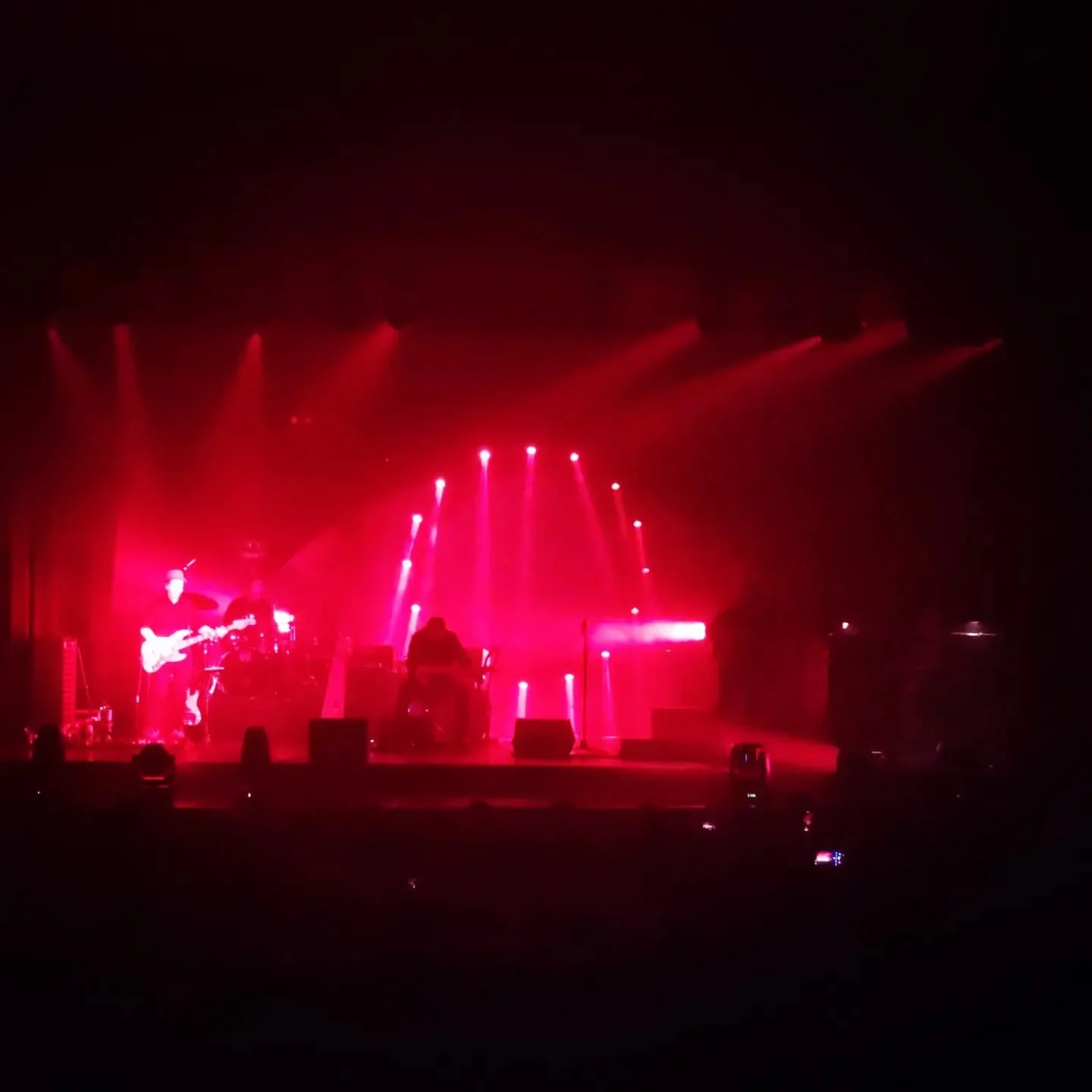 24.03.2023
Wunstorf, Stadttheater

Tickets f&uuml;r kommende Shows:
https://www.eventim.de/artist/kings-of-floyd/

Band:
Berni Bovens - Drums
@fischermaurus - Guitar
@mark.gillespie.754918 - Vocals, Guitar
@mariusgoldhammer - Bass
@ullaihm - Vocals
A