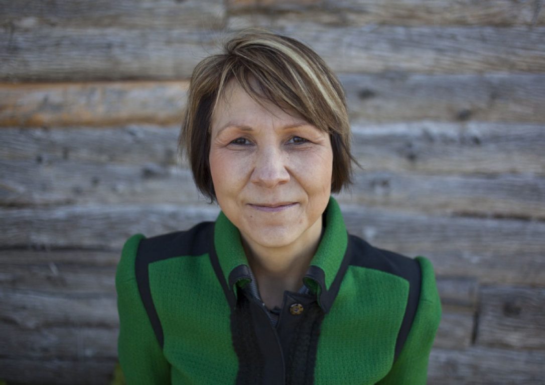 lisez un article sur le travail de cet héros cindy blacksrock qui devoue sa vie a avoir de légalité pour les jeunes autochtones i ci.
