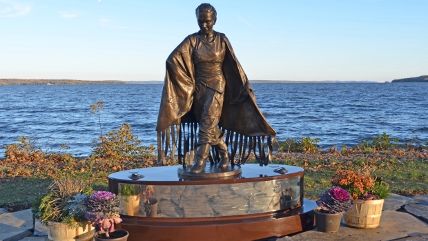 Shannen koostachin : this 15 year old hero received the international children's peace prize for her fight for a school in her remote reserve, attawapiskat. 