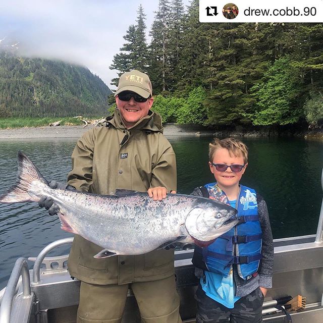 #Repost @drew.cobb.90 Looks like great fishing continues in #princewilliamsound #takeakidfishing ・・・
@aptackleworks  Kings in PWS on sandlance #aptackleworks