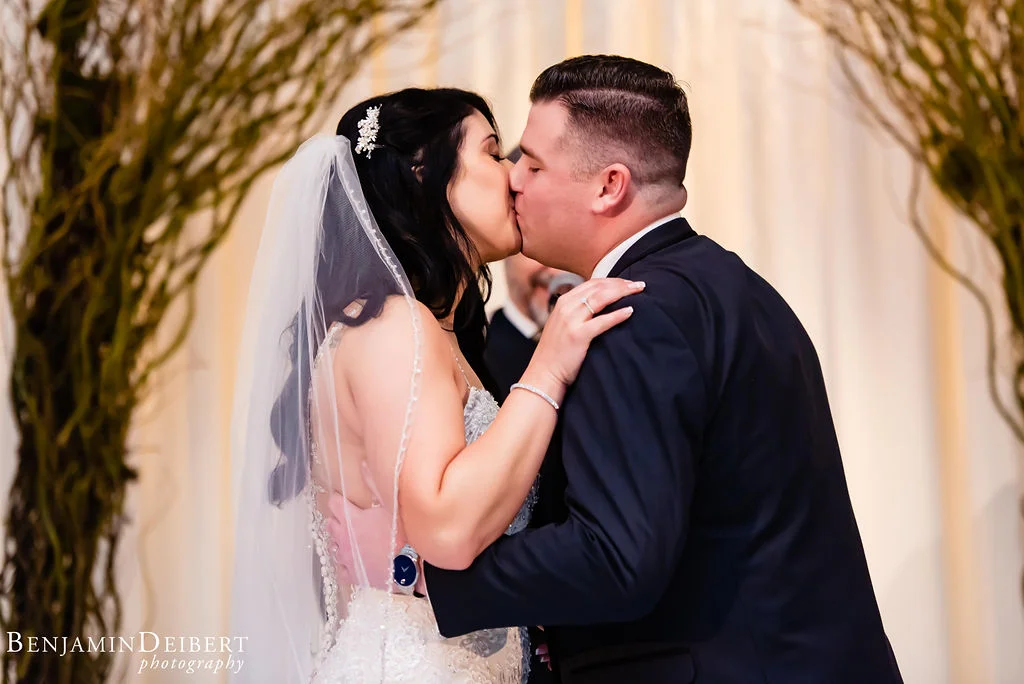 TomandMegan_BallroomattheBen_Weedding-36.jpg