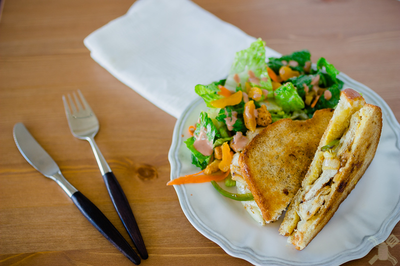 An amazing sweet and spicy chicken brie melt. It has an amazing flavor of apricots, jalapenos, chicken, and creamy brie to top it off. Perfect for an easy meal.
