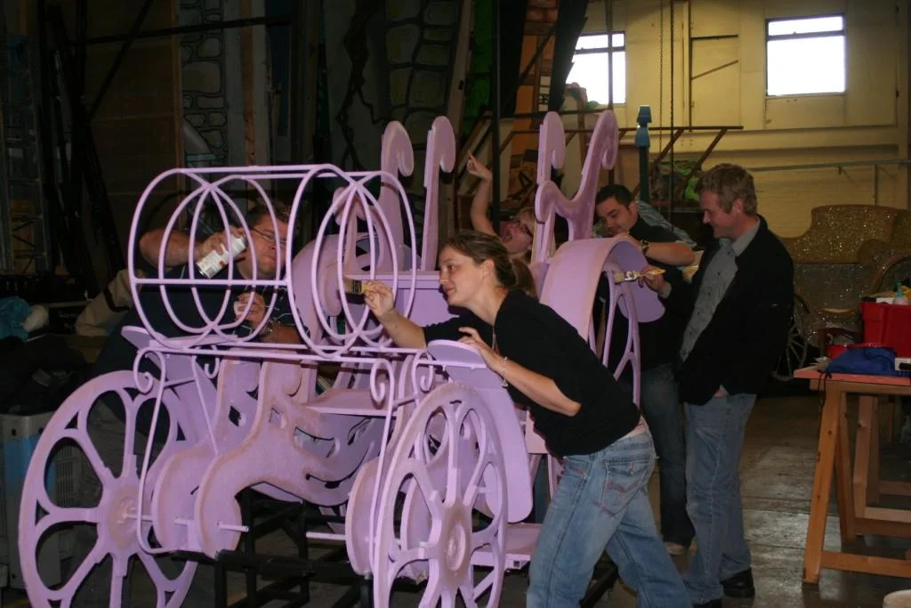 There's nothing like teamwork to get a job done... and this is nothing like teamwork! The carriage is really coming on and Mike has nearly finished it, ready to move onto the next project.