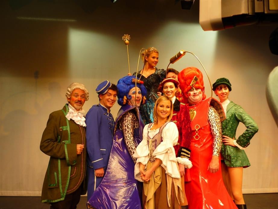 The panto cast get to know each other!