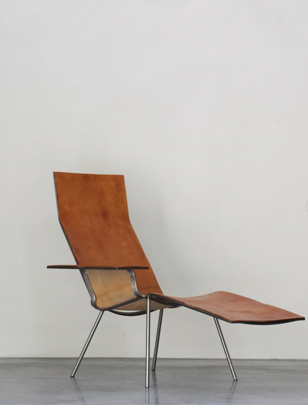 Maarten Van Severen: Leather Lounge Chair 04 https://www.youtube.com/watch?v=gzt8UJqyzw0&t=25s