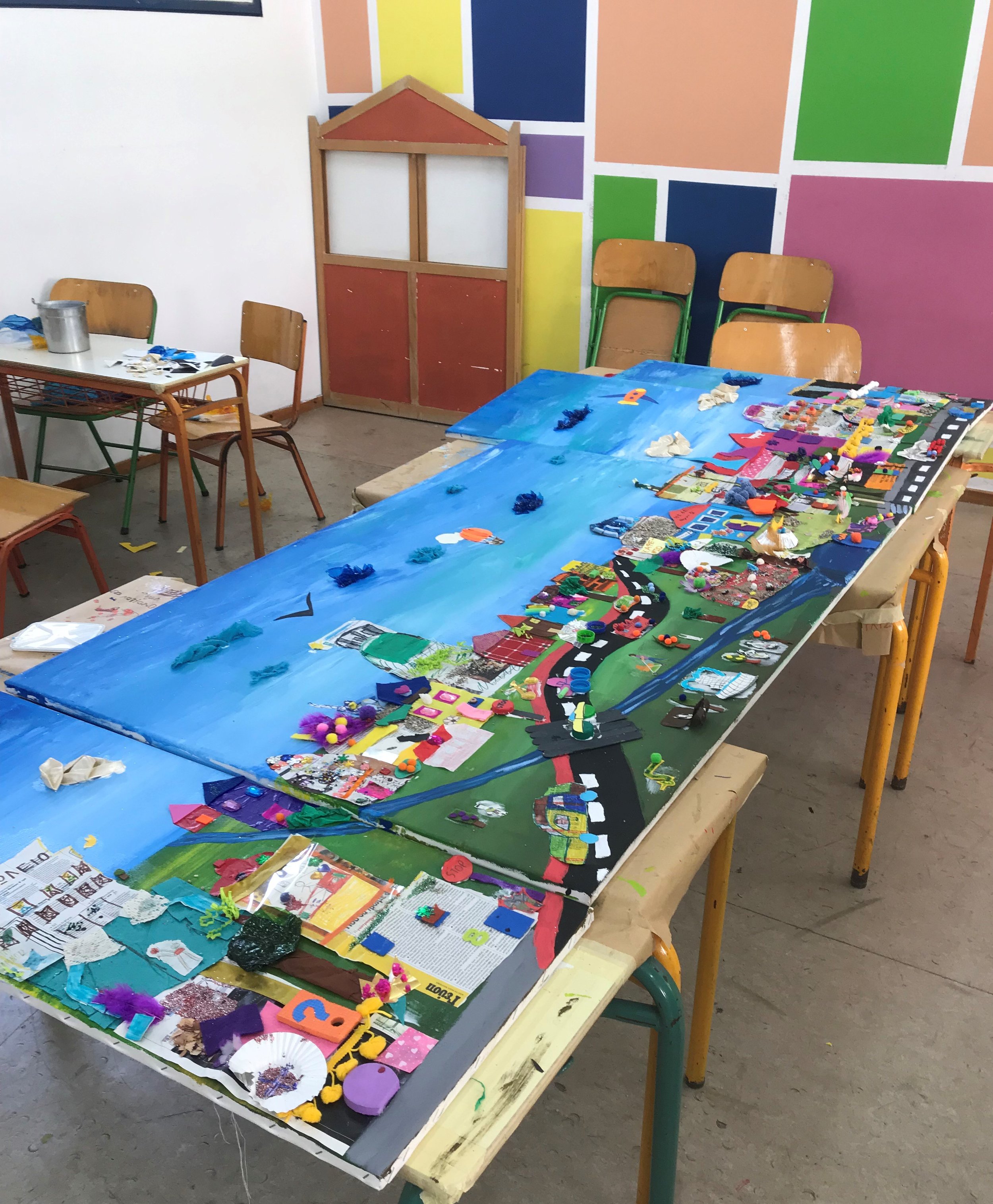 Working on a multi-material collage which incorporates the different experiences and backgrounds of all the participants.