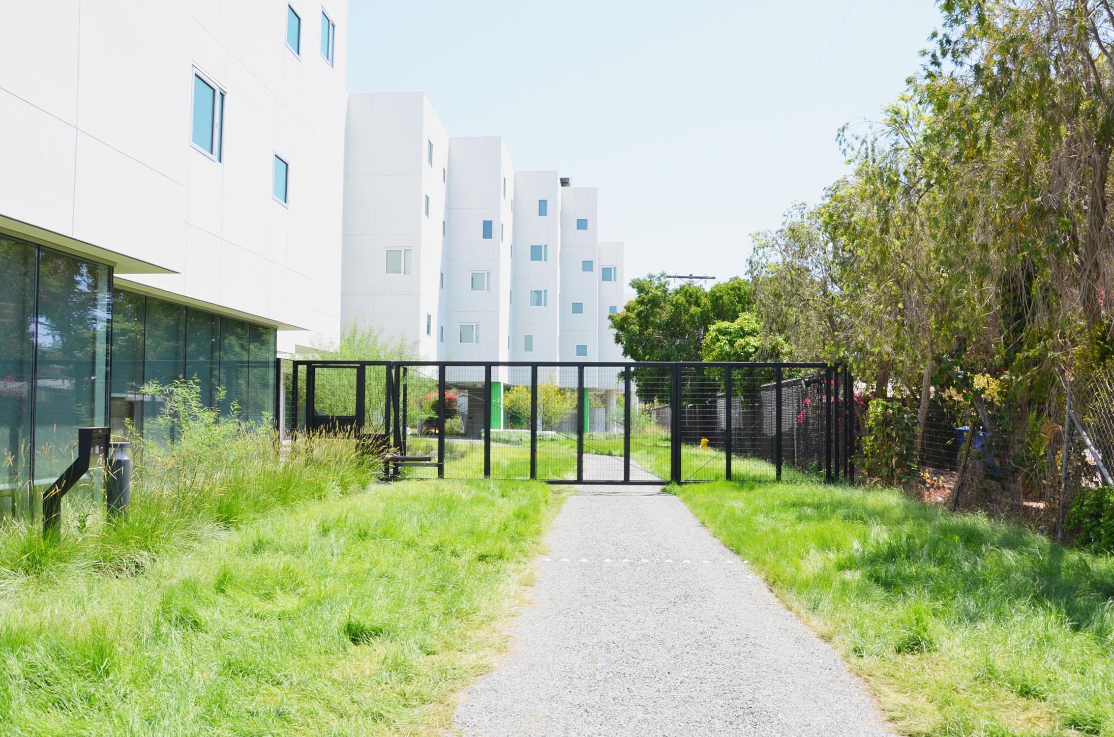 TINA CHEE landscape studio_Crest Apartments_03.jpg