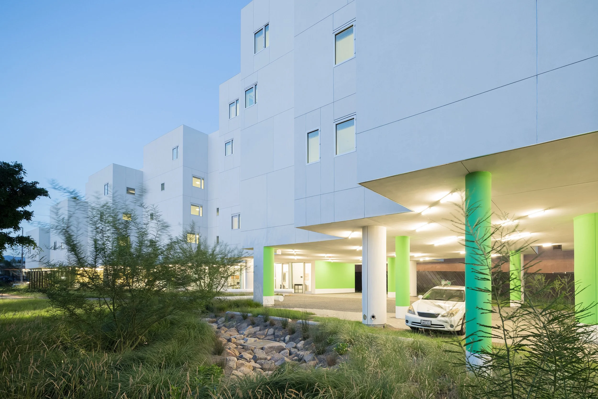 TINA CHEE landscape studio-Crest Apts MMA 4025-Iwan Baan_.jpg