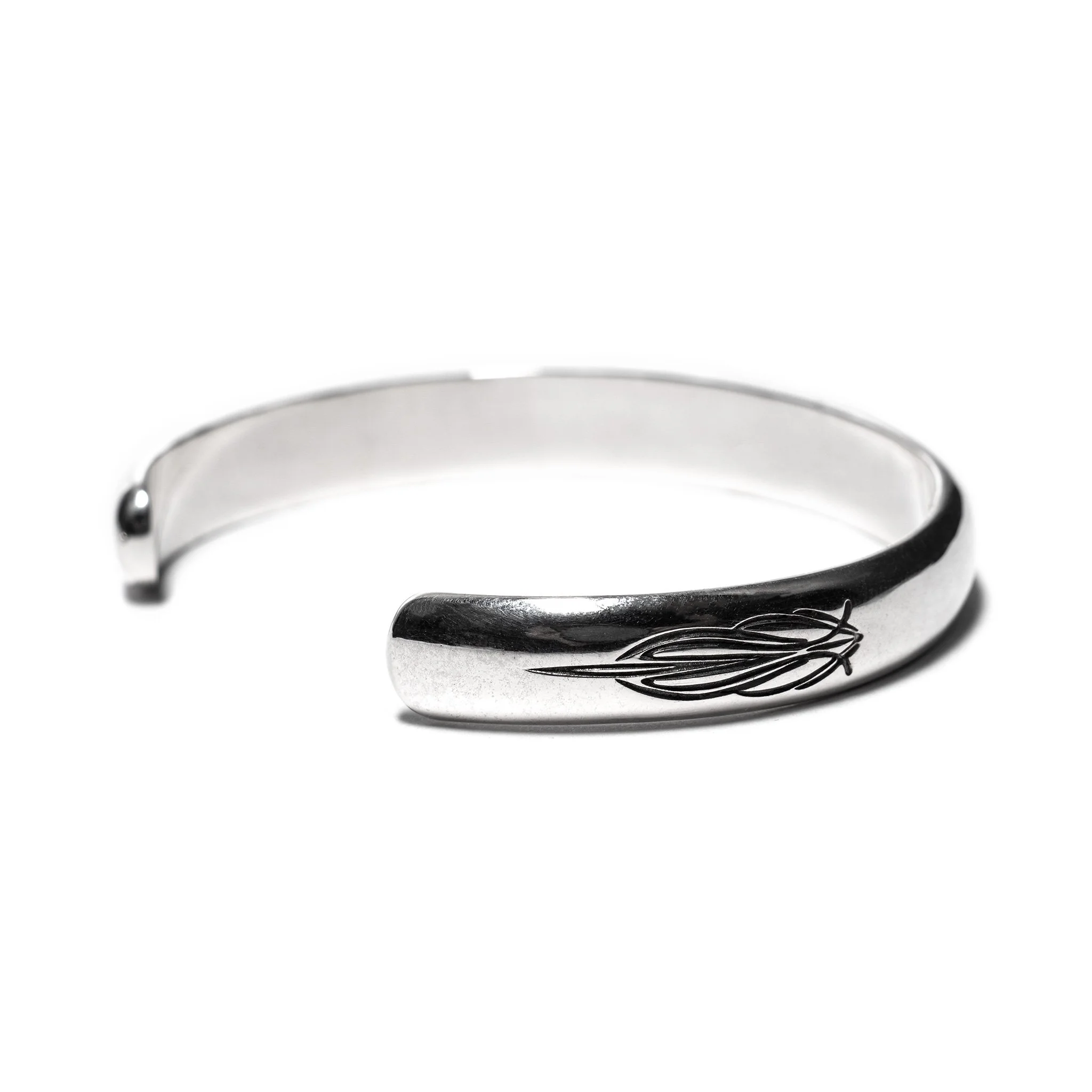 MAPLNSTRIPE-BANGLE-SILVER-2.jpg
