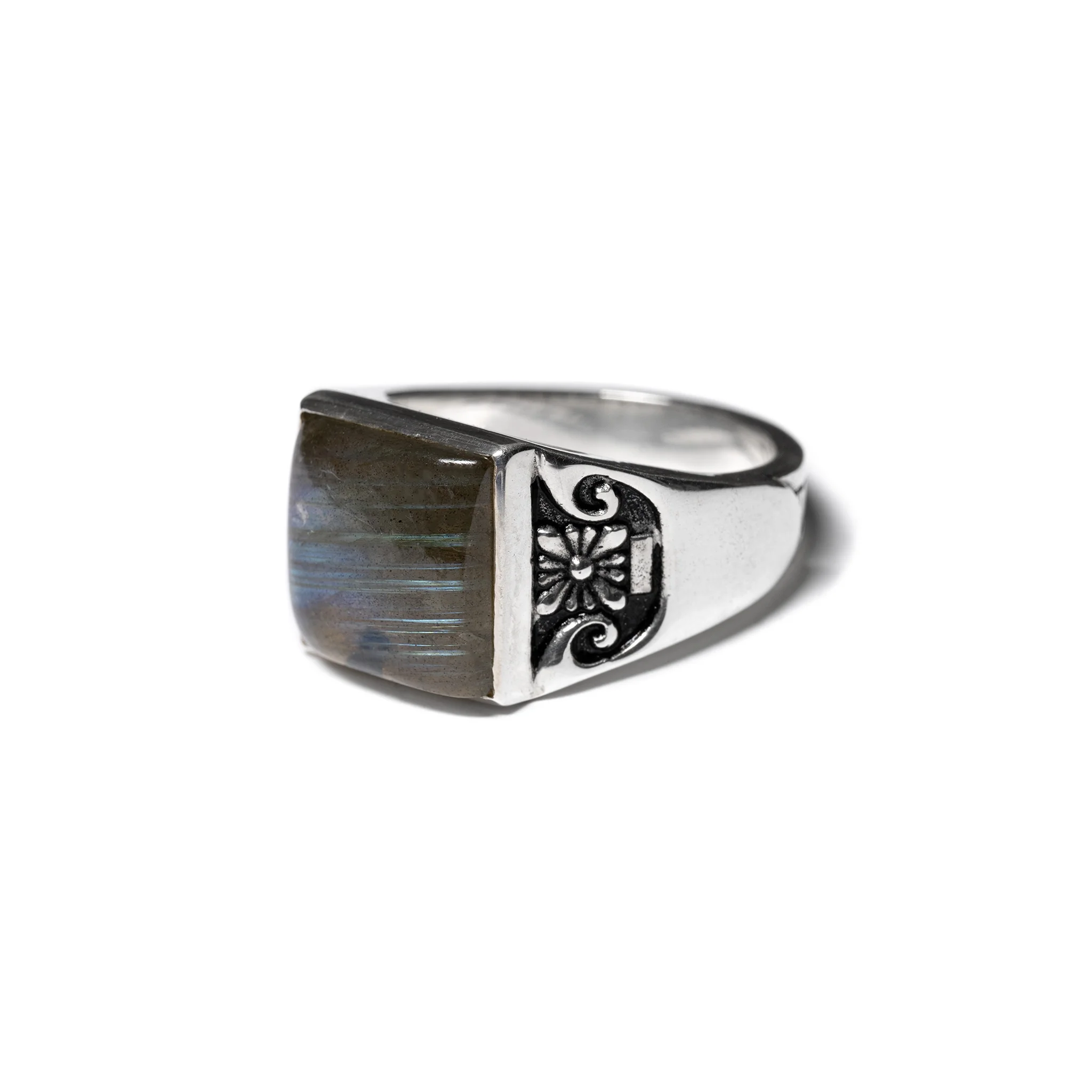 MAPLE-Collegiate-Ring-Silver-925-labradorite-2.jpg