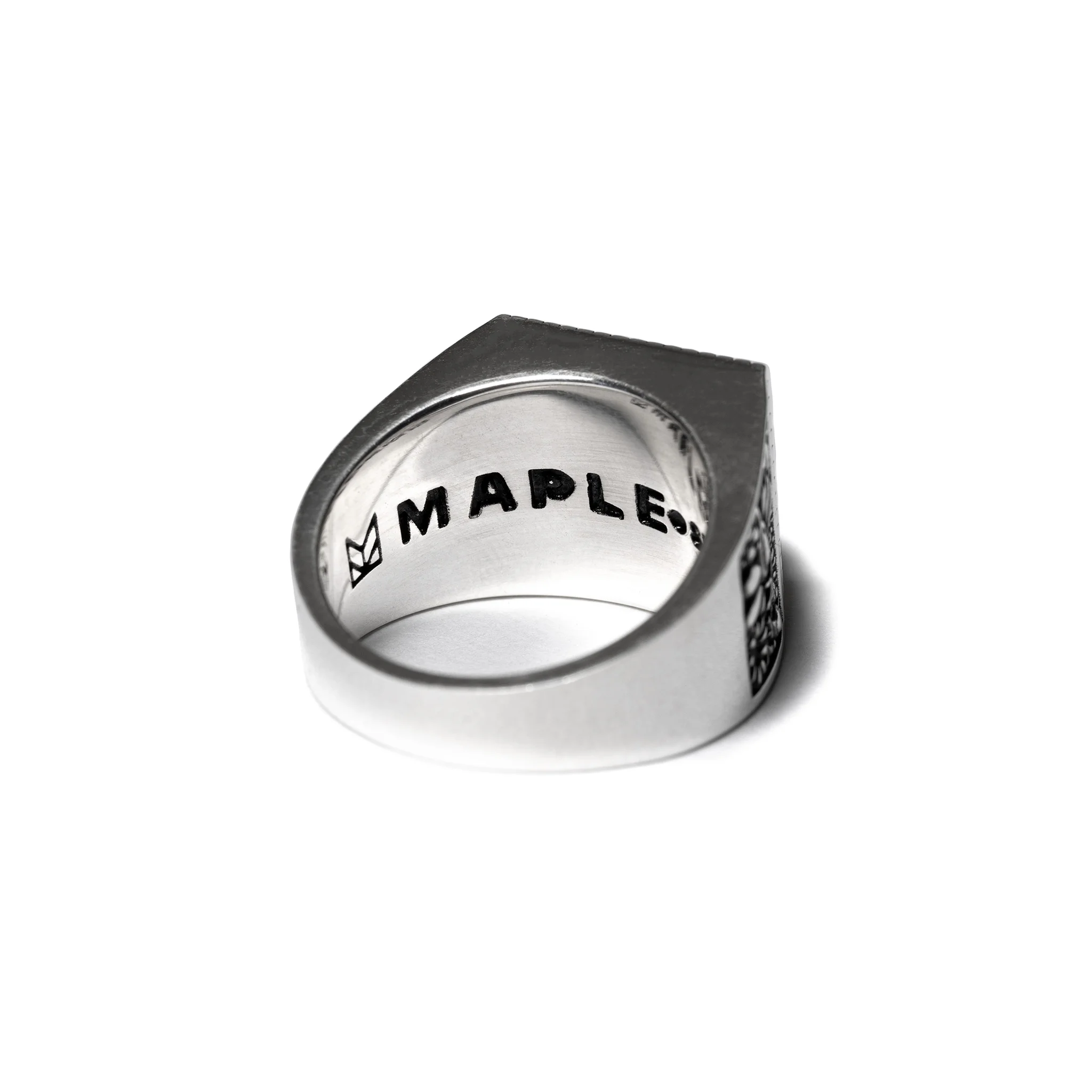 MAPLE-Buick-Ring-Silver-925-labradorite-3.jpg
