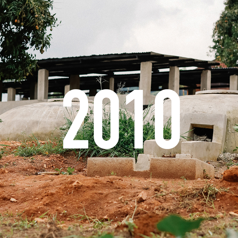 10 acres of land is purchased in Katuuso village, Uganda and construction of the first two classrooms begins. A borehole is implemented to give the entire community clean drinking water for free.
