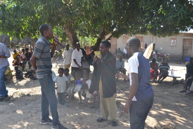 Men from Buzimwa village discuss topics raised during the workshop.